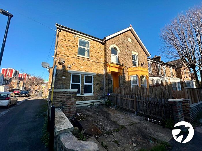 2 Bedroom Flat For Sale In George Lane, London, SE13