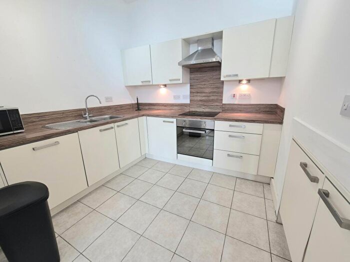 3 Bedroom Apartment To Rent In Dewsbury Road, Elland, HX5