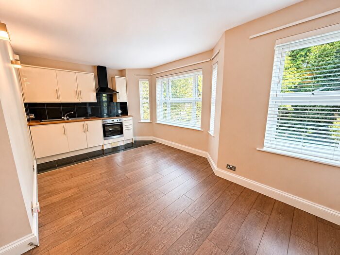 1 Bedroom Flat To Rent In Eaton Gardens, Hove, BN3