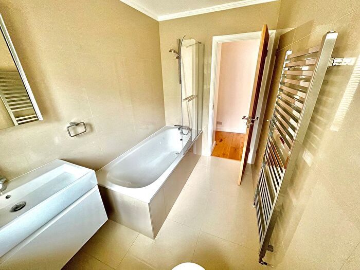 1 Bedroom Flat To Rent In Harriers Close, Ealing, W5