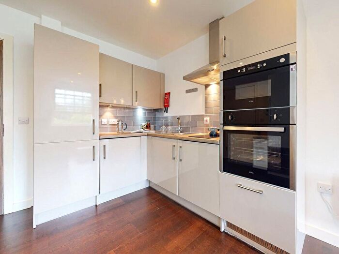 Apartment To Rent In Apt, Park Square Residence #, LS1