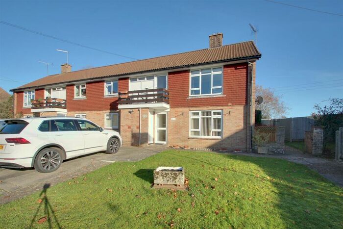 2 Bedroom Flat To Rent In Wantley Hill Estate, Henfield, BN5