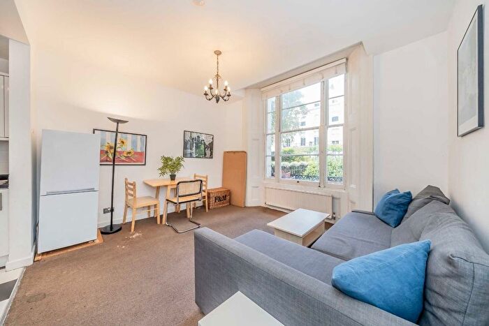 1 Bedroom Flat For Sale In Inverness Terrace, Westbourne, W2