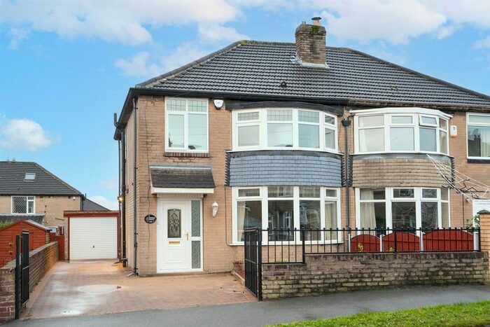 3 Bedroom Property To Rent In Kingswear Crescent, Leeds, LS15