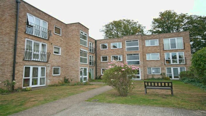 2 Bedroom Flat To Rent In Riseley Road, SL6