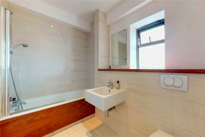 2 Bedroom Apartment To Rent In Davenant Street, Whitechapel, London, E1