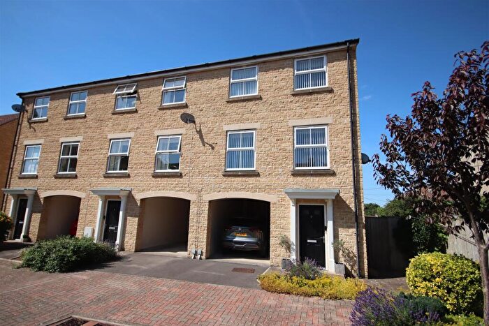 3 Bedroom End Of Terrace House For Sale In Bucklands Grove, Chippenham, SN15
