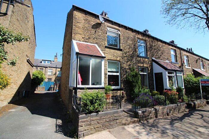 3 Bedroom Terraced House To Rent In St. Annes Road, Halifax, HX3