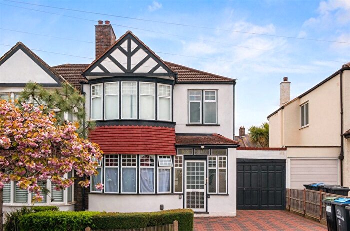 3 Bedroom Link Detached House For Sale In Sundial Avenue, London, SE25