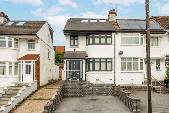 5 Bedroom End Of Terrace House To Rent In Daneland, Barnet, EN4