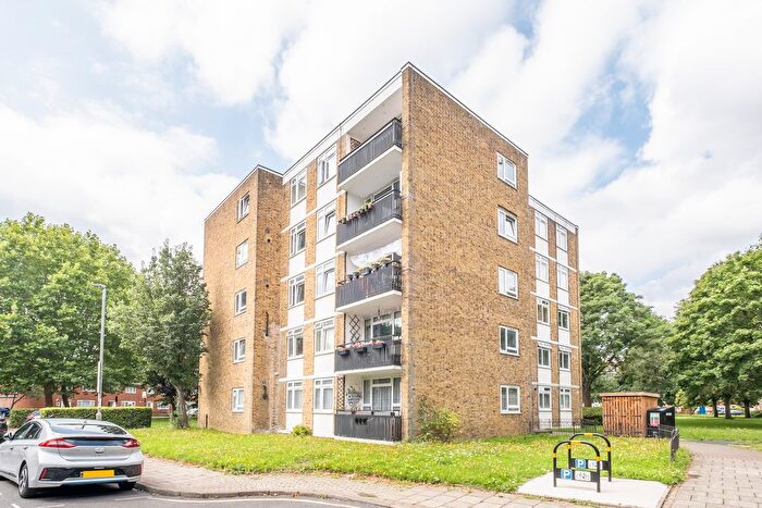 2 Bedroom Flat For Sale In Strathdon Drive, London, SW17