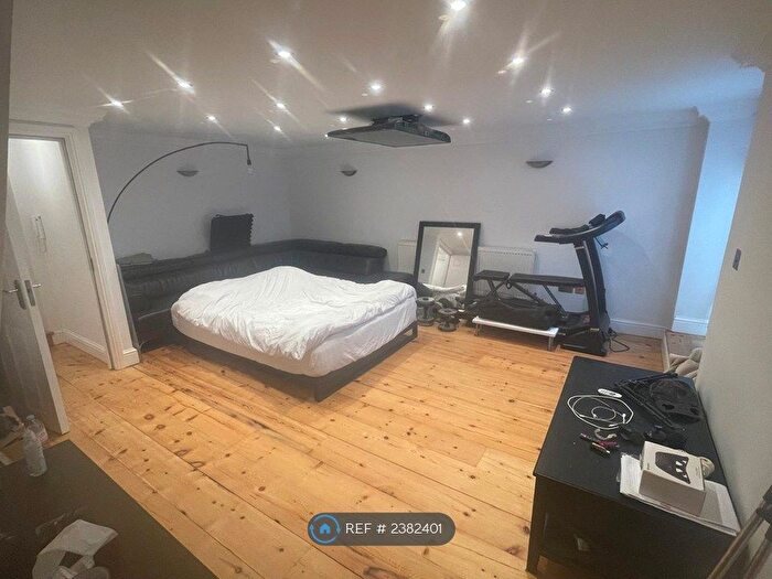 1 Bedroom Flat To Rent In Hornsey Road, Islington, N19