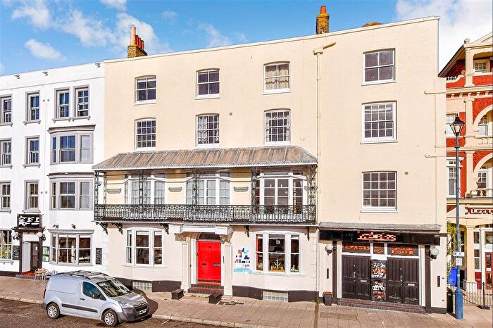2 Bedroom Flat For Sale In Harbour Parade, Ramsgate, Kent, CT11