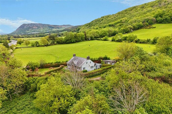 3 Bedroom Bungalow For Sale In Abergwyngregyn, Llanfairfechan, Gwynedd, LL33