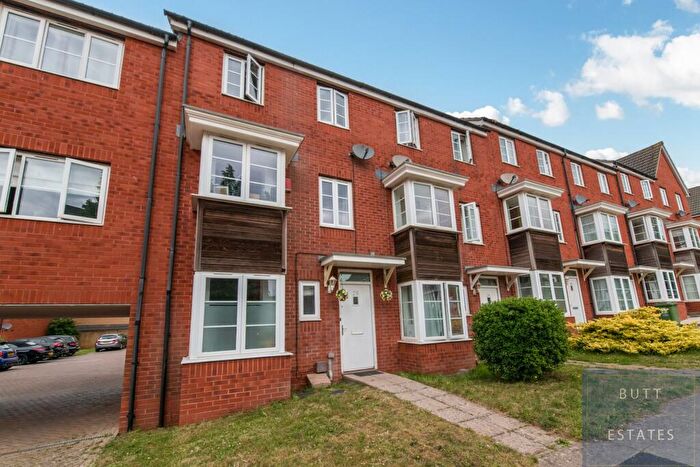 4 Bedroom End Of Terrace House For Sale In Omaha Drive, Exeter, EX2