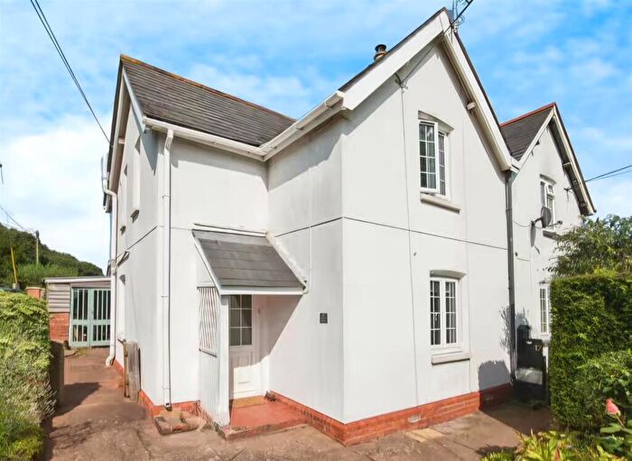 3 Bedroom Semi-Detached House For Sale In Clyst St George, Exeter, EX3