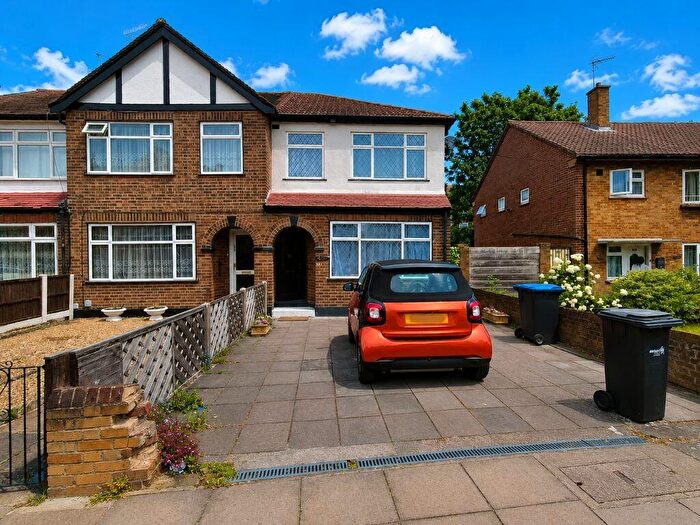 3 Bedroom End Of Terrace House To Rent In Langhedge Lane, N18
