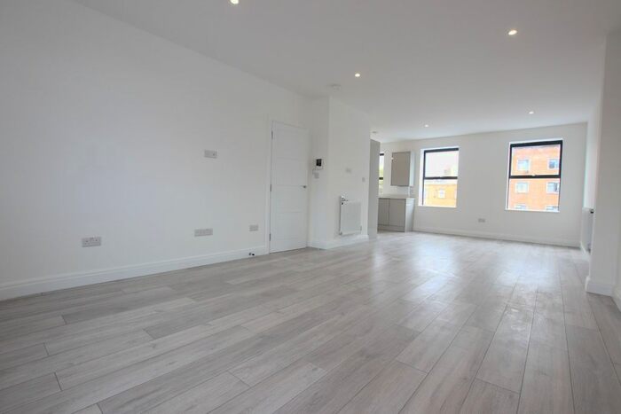 2 Bedroom Flat To Rent In Camberwell Road, London, SE5