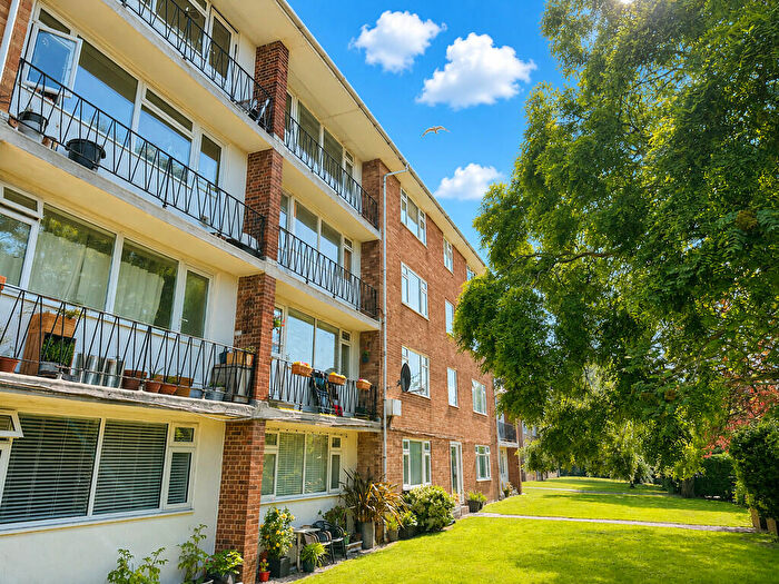 2 Bedroom Maisonette For Sale In Meadway Court, Southwick, BN42
