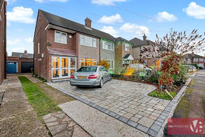 3 Bedroom Semi Detached House For Sale In Penton Drive, Cheshunt, EN8