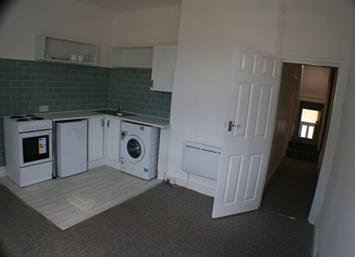 1 Bedroom Flat To Rent In Station Road, Westcliff-On-Sea, SS0
