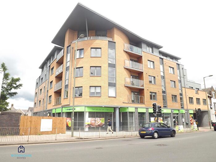 2 Bedroom Flat To Rent In Observatory Court, Friern Barnet Road, Friern Barnet, Barnet, London, N11