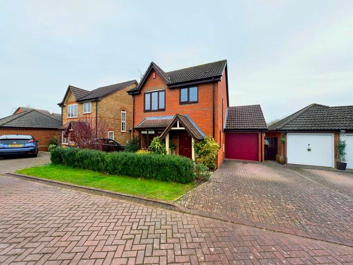 3 Bedroom Detached House For Sale In The Meadows, Whitchurch, Aylesbury HP22