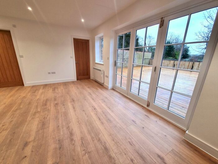 1 Bedroom Flat To Rent In High Street, Fordingbridge, SP6