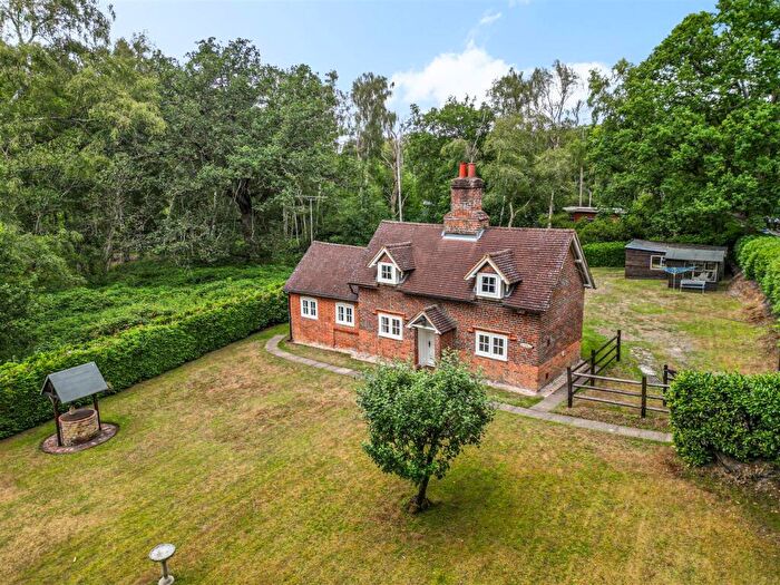 3 Bedroom Cottage To Rent In Hitches Lane, Fleet, GU51