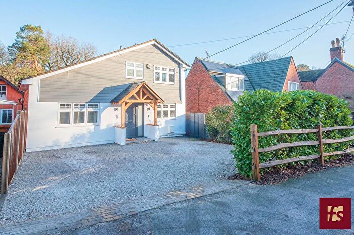 3 Bedroom Detached House For Sale In Longdown Road, Sandhurst, GU47