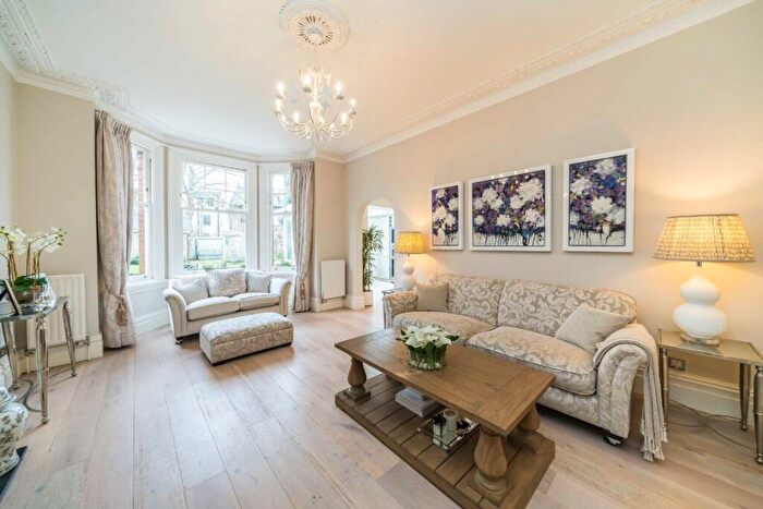 2 Bedroom Flat For Sale In Parklands, Surbiton, KT5