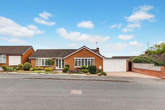 2 Bedroom Detached Bungalow For Sale In Quarry Road, Ravenshead, NG15