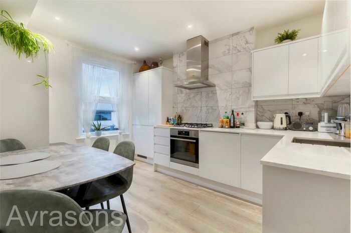 3 Bedroom Apartment To Rent In Gipsy Road, London, SE27