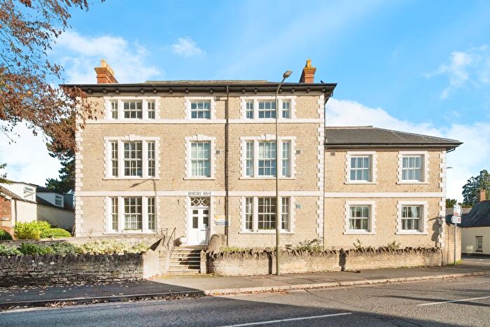 2 Bedroom Flat For Sale In London Road, Bicester, OX26