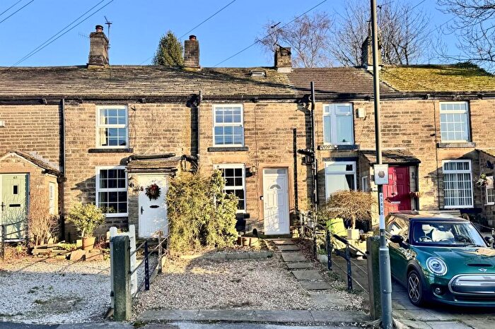 2 Bedroom Terraced House For Sale In Cliffe Road, Glossop, SK13