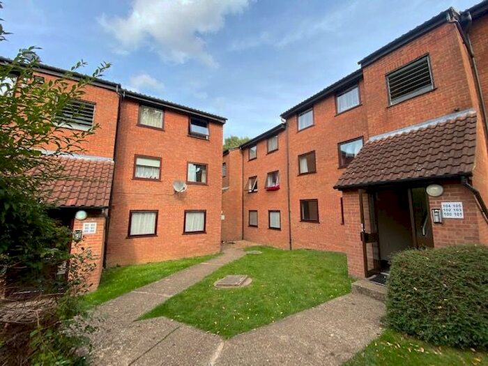 2 Bedroom Flat To Rent In Valley Green, Hemel Hempstead, HP2
