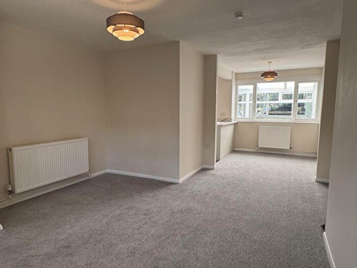 3 Bedroom Semi-Detached House For Sale In Courtenay Close, Northport, Wareham, BH20 - Photo 4