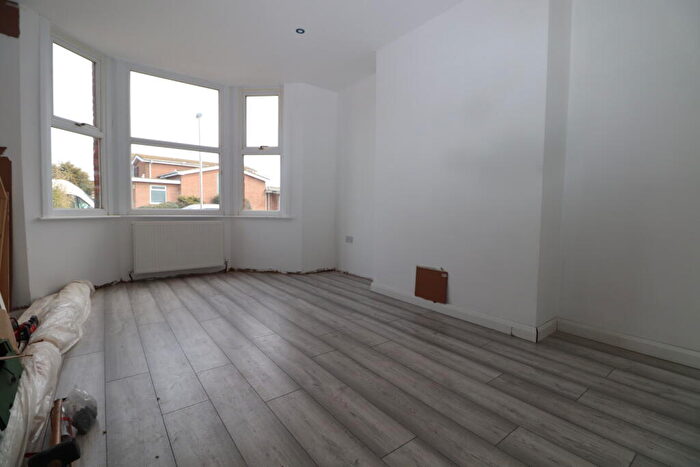 2 Bedroom Flat To Rent In St Pauls Road, CO15