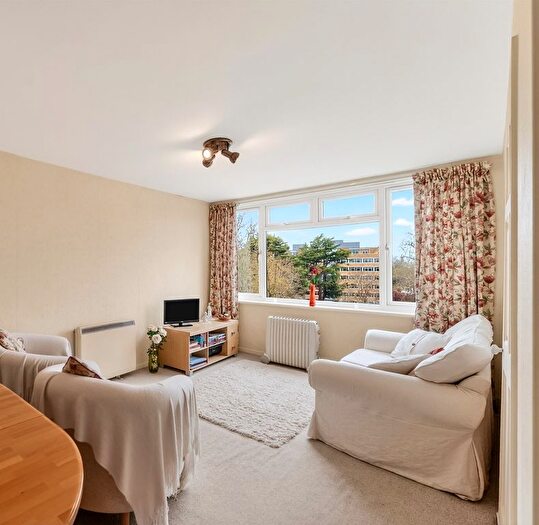 1 Bedroom Flat For Sale In Augustus Road, London, SW19