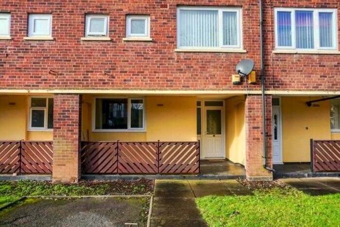 3 Bedroom Flat To Rent In Hopwas Grove, Kingshurst, Birmingham, B37