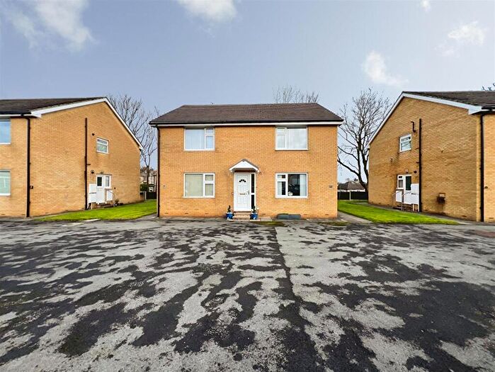 1 Bedroom Apartment For Sale In Eccles Court, Bradford, BD2