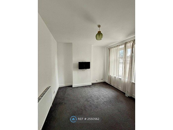 2 Bedroom Flat To Rent In Cardiff, Cardiff, CF24