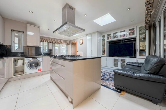 4 Bedroom Semi-Detached House To Rent In Burnham Gardens, Hounslow, TW4