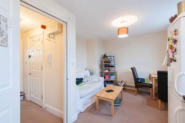 1 Bedroom Flat To Rent In Uxbridge Road, London, W12