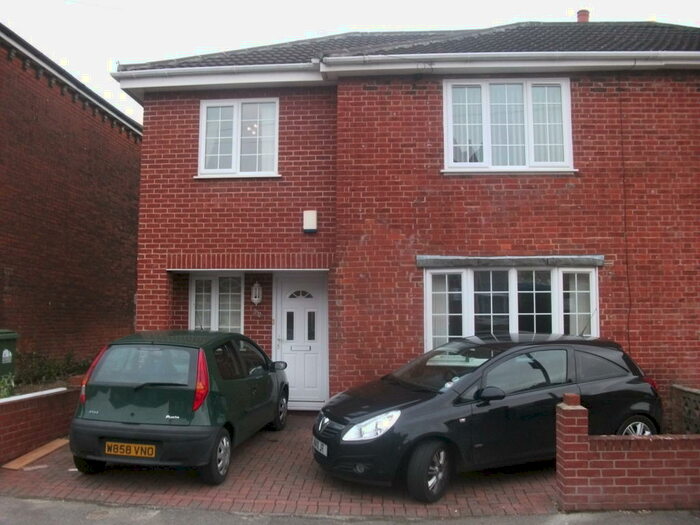 4 Bedroom House To Rent In Cambridge Road, Portswood, Southampton, SO14