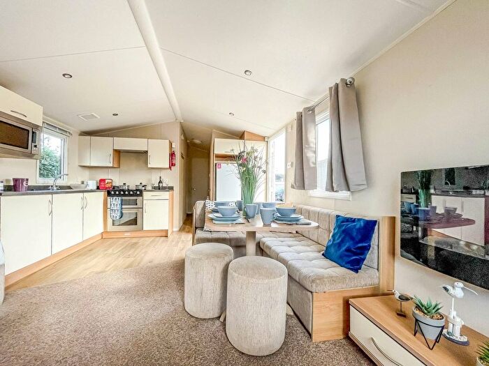 2 Bedroom Mobile/park Home For Sale In Arbor Lane, Lowestoft, NR33