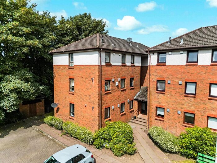 2 Bedroom Flat For Sale In Fairways View, Hardgate, Clydebank, West Dunbartonshire, G81