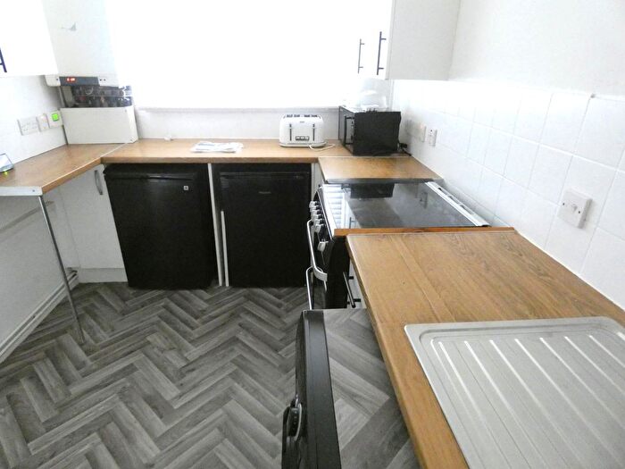 2 Bedroom Maisonette To Rent In Dunnett House, Vernon Road, London, E3