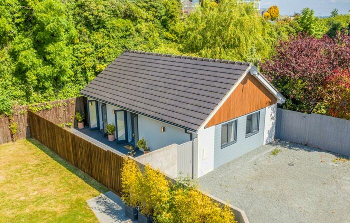 2 Bedroom Bungalow To Rent In Down Lane, Newport, PO30