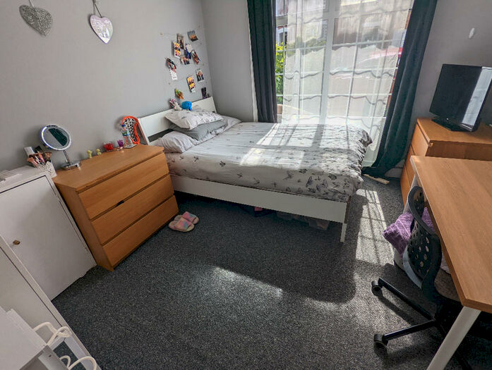 4 Bedroom Terraced House To Rent In Donnington Gardens, Reading, Berkshire, RG1